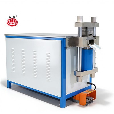 Mașină de prelucrare a barelor colectoare